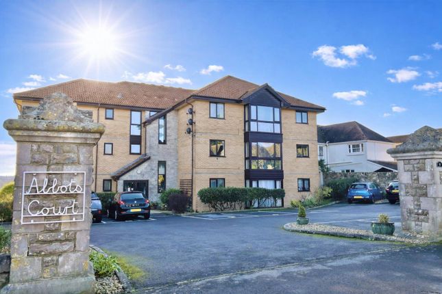 2 bed property, in Abbots Court, £215,000
