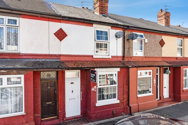 2 bed property, in Grafton Street, £130,000