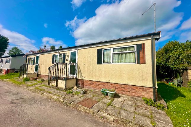 2 bed property, in Long Meadow, £100,000