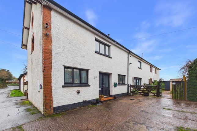 5 bed property, in Silverton, £650,000