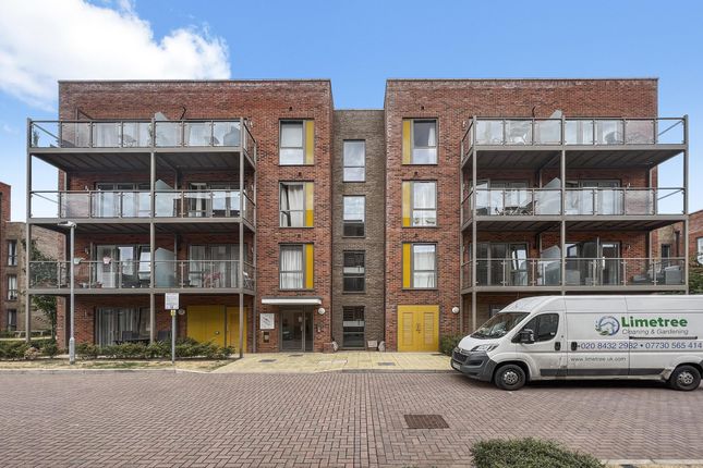 2 bed property, in Nihill Place, £265,000