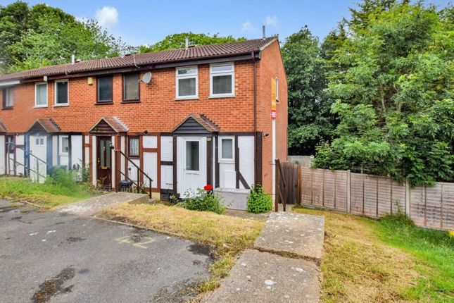 2 bed property, in Heritage Road, £210,000
