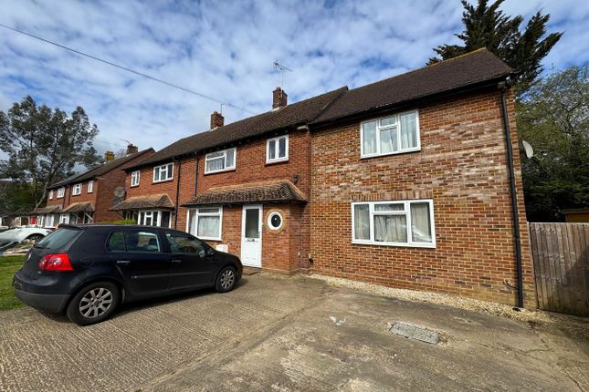 6 bed property, in Almond Close, £600,000