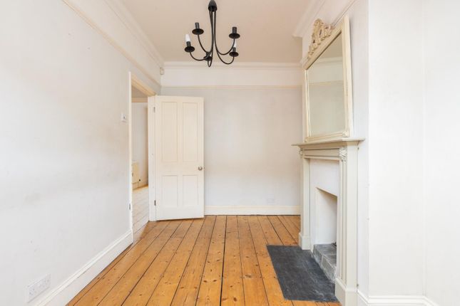 2 bed property, in Dunkirk Road, £300,000