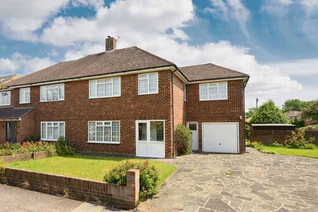 4 bed property, in Sterry Drive, £975,000