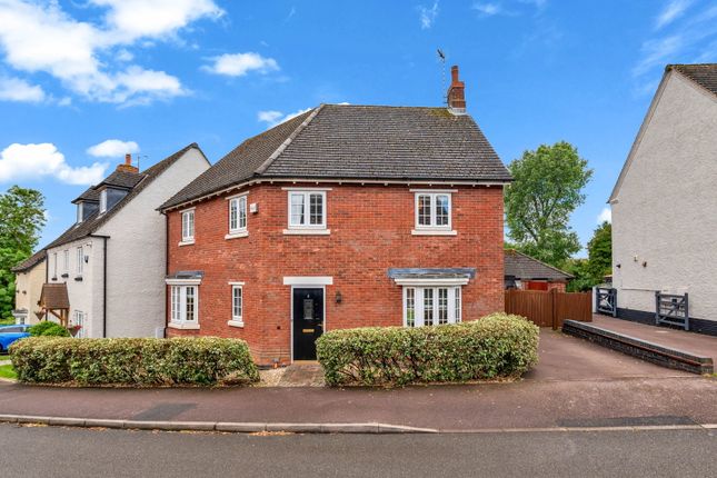 4 bed property, in Long Close, £400,000