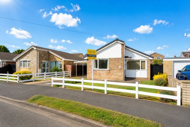 2 bed property, in Yew Tree Grove, £165,000