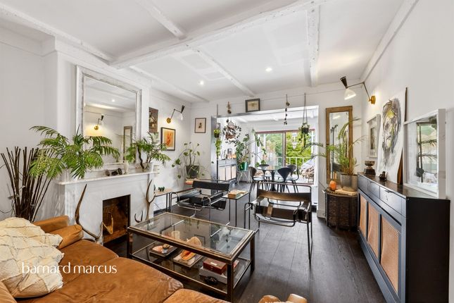 4 bed property, in Harding Road, £525,000