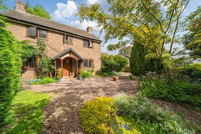 3 bed property, in Clifford, £350,000