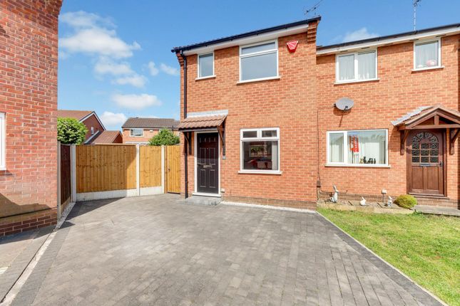 2 bed property, in Bakewell Road, £200,000