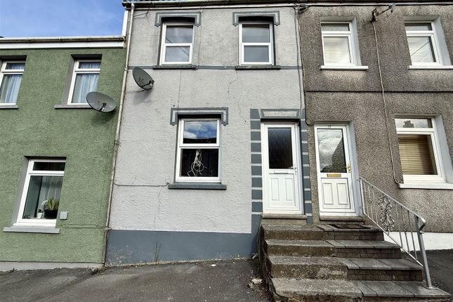 2 bed property, in High Street, £89,950