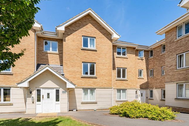 2 bed property, in Lloyd Close, £145,000