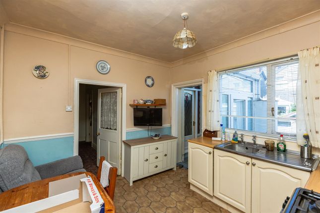 2 bed property, in Lakefield Place, £85,000