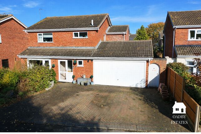 4 bed property, in Grafton Drive, £400,000