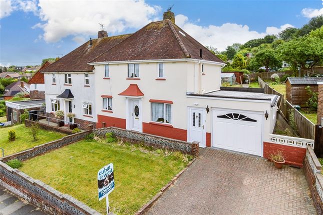 2 bed property, in Rotherfield Crescent, £400,000