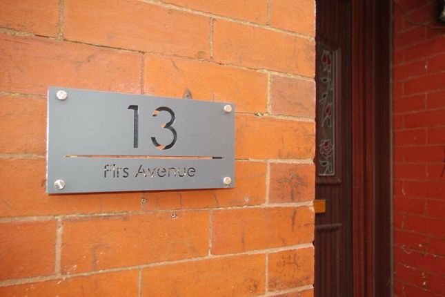 5 bed property, in Firs Avenue, £280,000