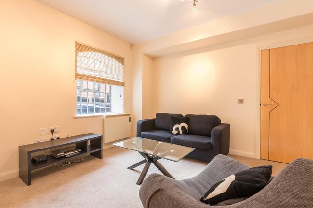 1 bed property, in Newhall Court, £159,950
