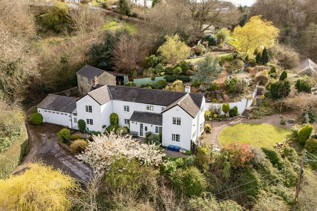 5 bed property, in The Reddings, £750,000