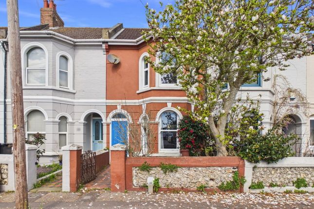 3 bed property, in Queen Street, £325,000
