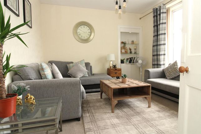 2 bed property, in 63A Innes Street, £125,000