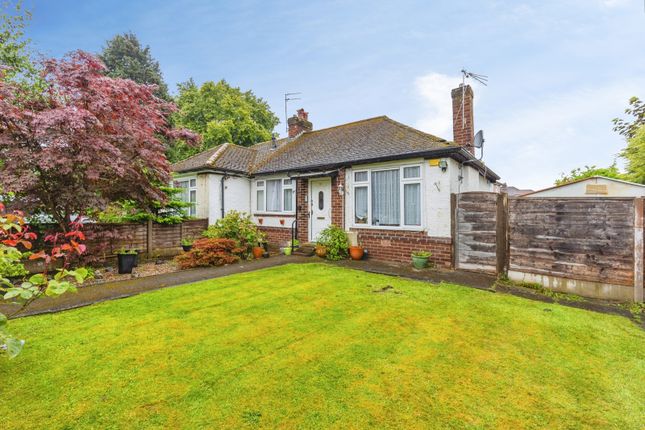 1 bed property, in Lawrence Road, £300,000