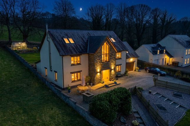 6 bed property, in Pontsian, £585,000