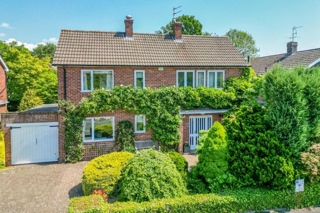 4 bed property, in Hall Park, £650,000