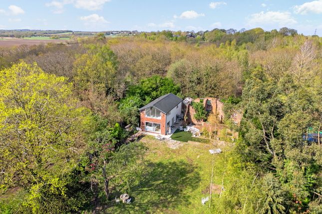 5 bed property, in Wayside, £900,000