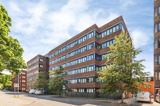 1 bed property, in Farnsby Street, £120,000