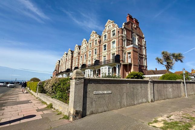 2 bed property, in Knole Road, £265,000