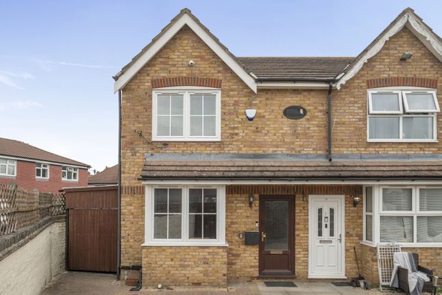 3 bed property, in Commonside East, £500,000