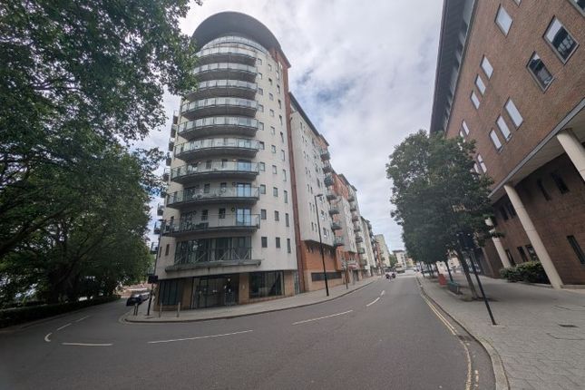 2 bed property, in Flat 63 Oceana Boulevard, £100,000