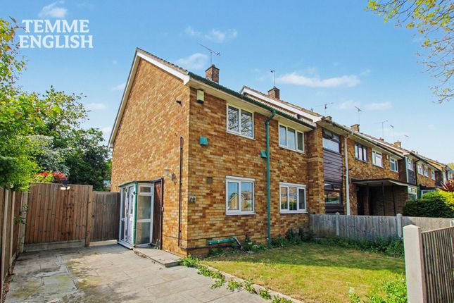 3 bed property, in Curling Walk, £325,000
