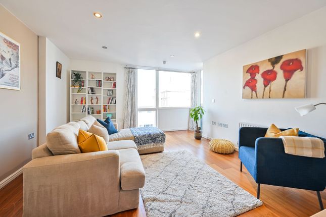 2 bed property, in Boyson Road, £400,000