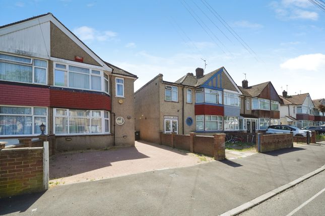 3 bed property, in Rochester Avenue, £485,000