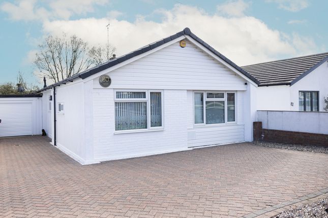 2 bed property, in Orchard Grove, £350,000