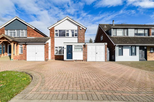 3 bed property, in Woollard Way, £575,000