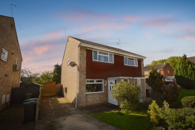 2 bed property, in Fieldfare, £375,000