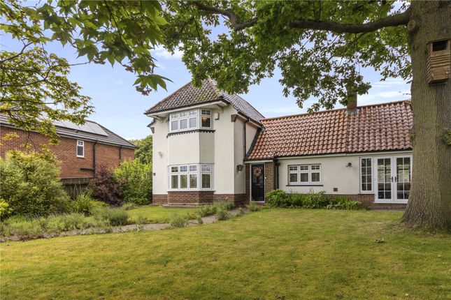 2 bed property, in Caistor Road, £325,000