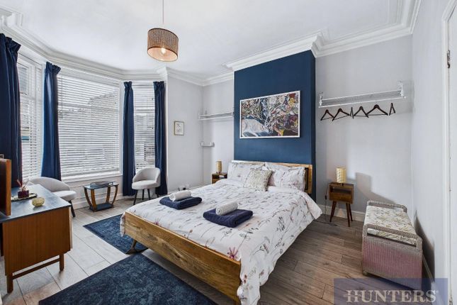 1 bed property, in North Marine Road, £80,000