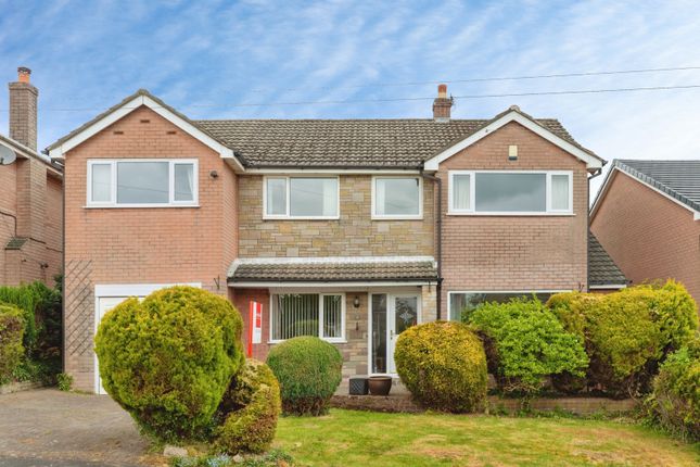 5 bed property, in Pine Grove, £390,000