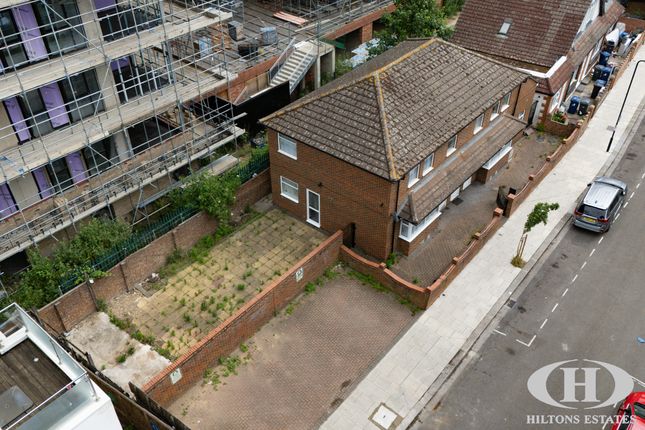 8 bed property, in Boyd Avenue, £949,950