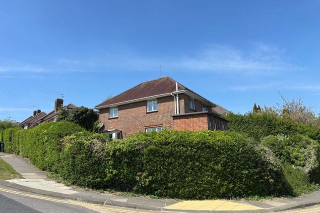 4 bed property, in Hawkhurst Road, £385,000