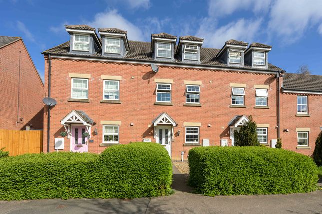 3 bed property, in Burdock Way, £250,000