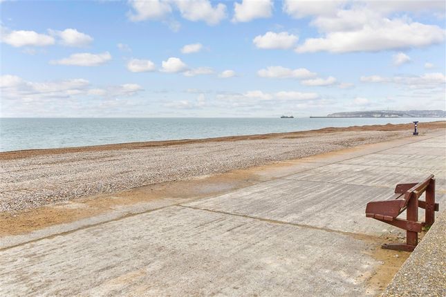 1 bed property, in Esplanade, £210,000