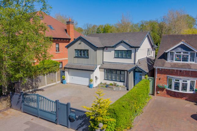 5 bed property, in Fishers Drive, £875,000