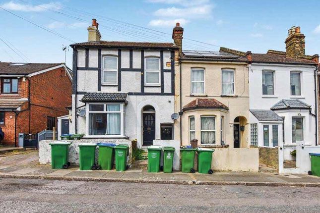 1 bed property, in Ruskin Road, £40,000