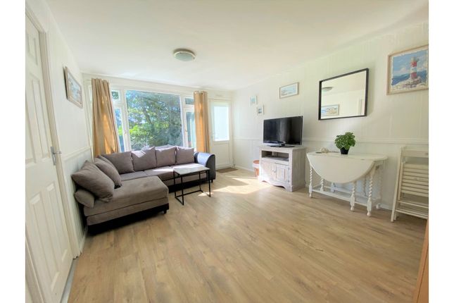 2 bed property, in Penstowe Holiday Village, £25,000