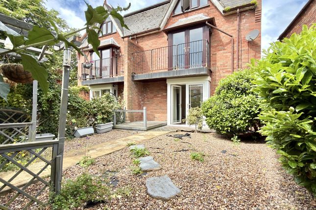 1 bed property, in Riverside Court, £50,000