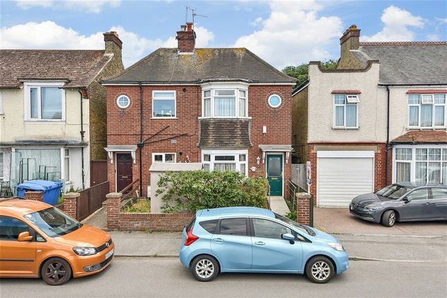 2 bed property, in Beacon Road, £140,000